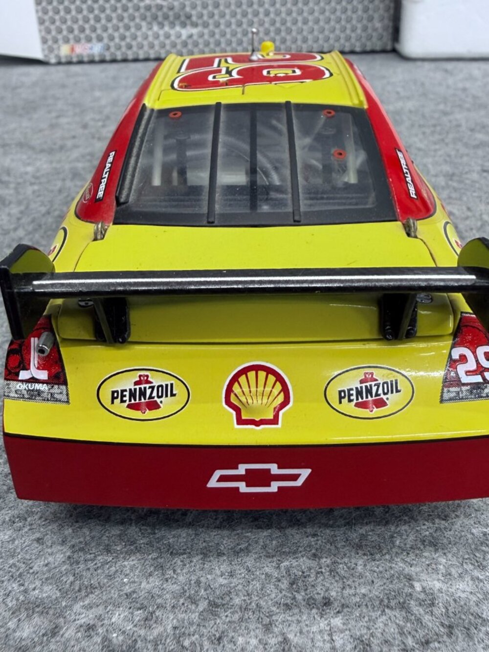 2010 CFS Champion Kevin Harvick #29 Shell Pennzoil 1/24 NASCAR Diecast Chevrolet - Picture 5 of 16